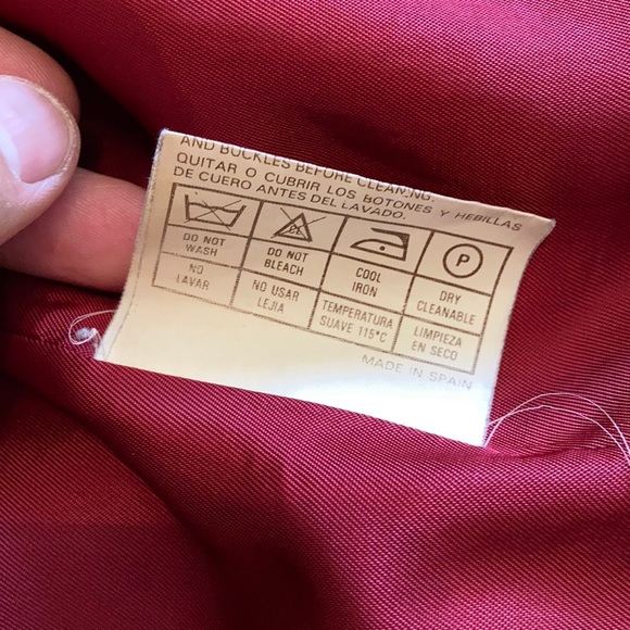 Burberry!! Vintage!! Burgundy and Black print. - Picture 10 of 15